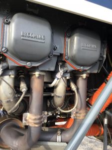 エンジンはライカミング社の水平対向四気筒エンジン、シリンダーヘッドや吸排気管