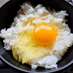 卵かけご飯と椎茸の昼食