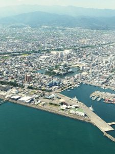 愛媛県今治市上空2,500ftを西条市向け