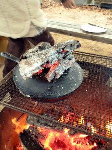 デザートは焚火で全粒粉リンゴケーキ