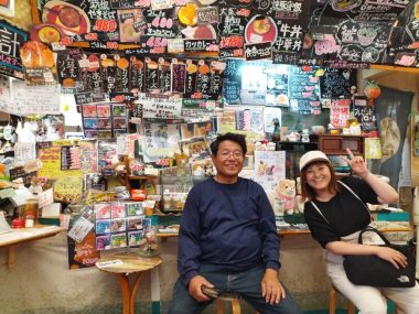 懐かしい雰囲気の店で二重焼きをいただく