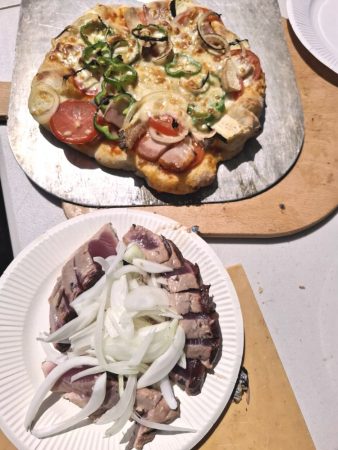 大きなカツオを1本買ってきて刺身とタタキに