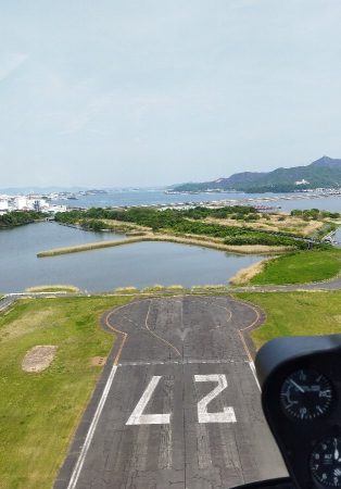 岡南飛行場（旧岡山空港）ランウェイ09（東方向）で離陸中
