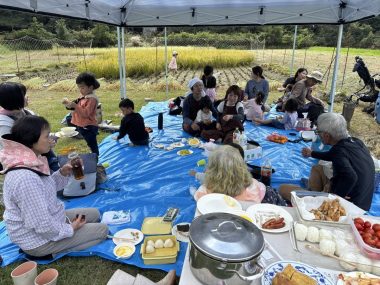 昼食は先日収穫したミルキークイーンのおにぎり