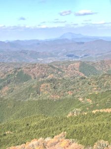 遠方には三瓶山が見える