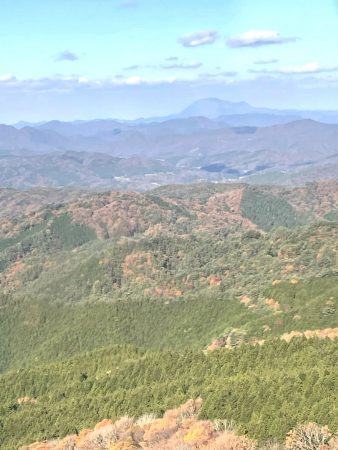 遠方には三瓶山が見える