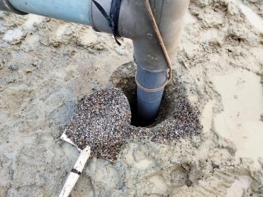 100m～132mまでボーリング孔とVPの間に目砂利を充填する