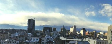 晴れていたら右方向に北アルプスの常念岳が見える