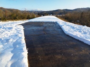 ヘリコプター離発着場の除雪完了