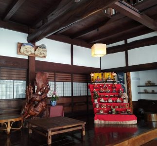 明治初年頃から羊羹を製造している店の玄関