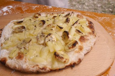 『これで作ってみて』パイナップル、バナナ、ハチミツを持参された