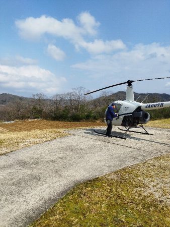 方位110度（前方の山の一番低い部分）に向かって50分飛ぶと倉敷上空を通過して岡南飛行場に